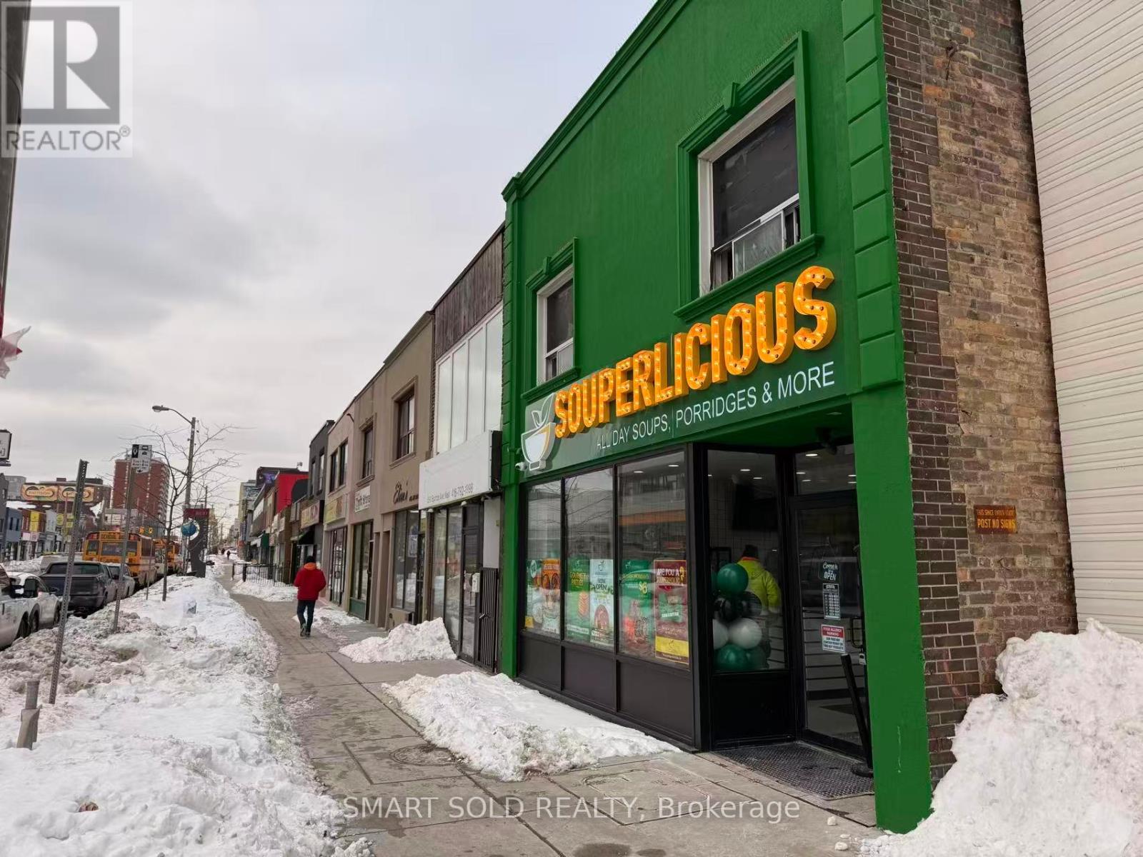 Main Flr + Bsmt - 1590 Eglinton Avenue W, Toronto, Ontario M6E 2G8 - Photo 11 - W13646086