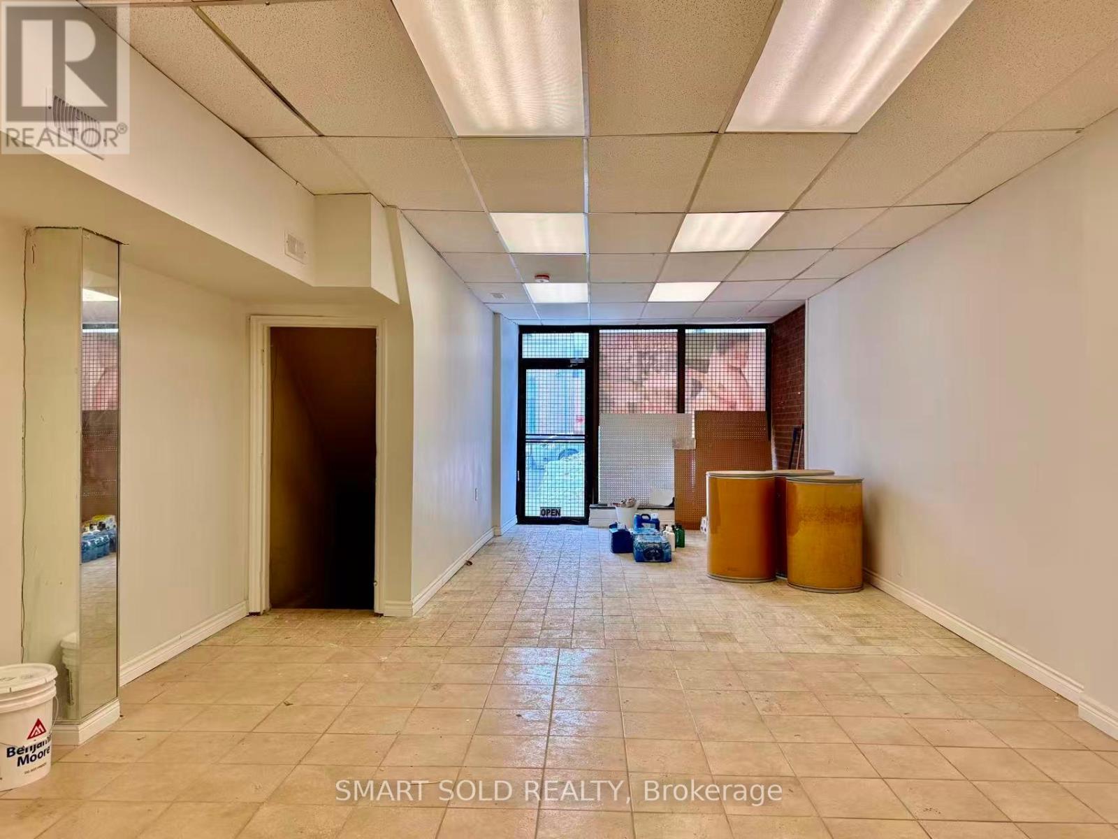 Main Flr + Bsmt - 1590 Eglinton Avenue W, Toronto, Ontario M6E 2G8 - Photo 4 - W13646086