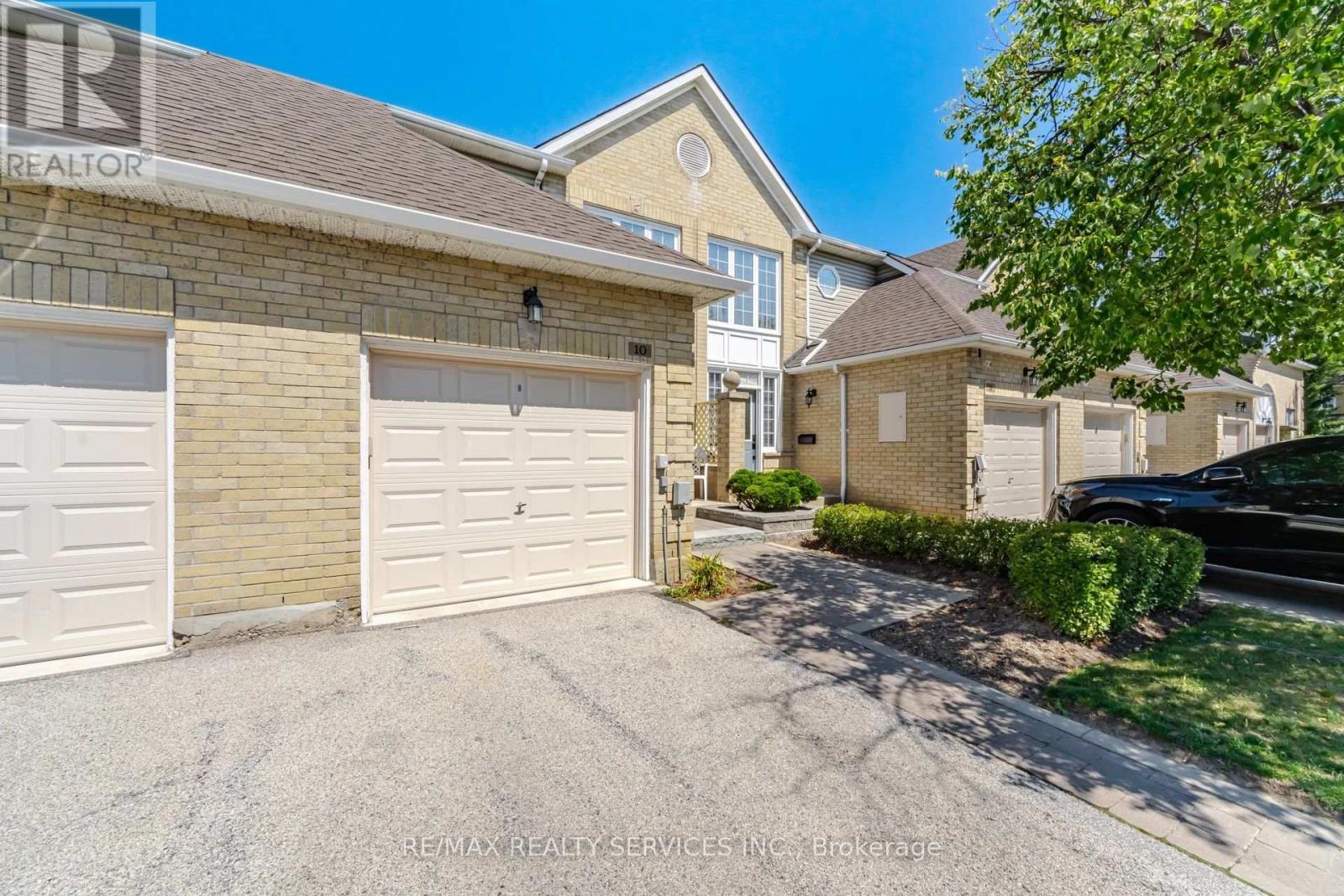 10 Hartnell Square, Brampton, Ontario  L6S 5W7 - Photo 2 - W13646090