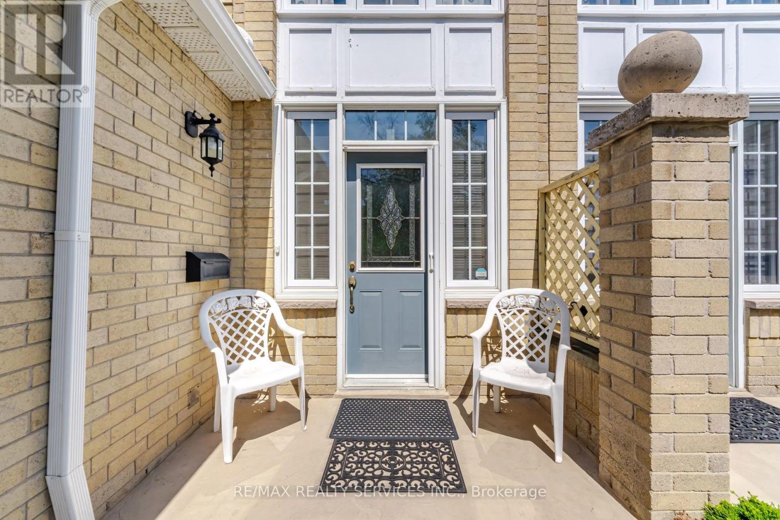 10 Hartnell Square, Brampton, Ontario  L6S 5W7 - Photo 3 - W13646090