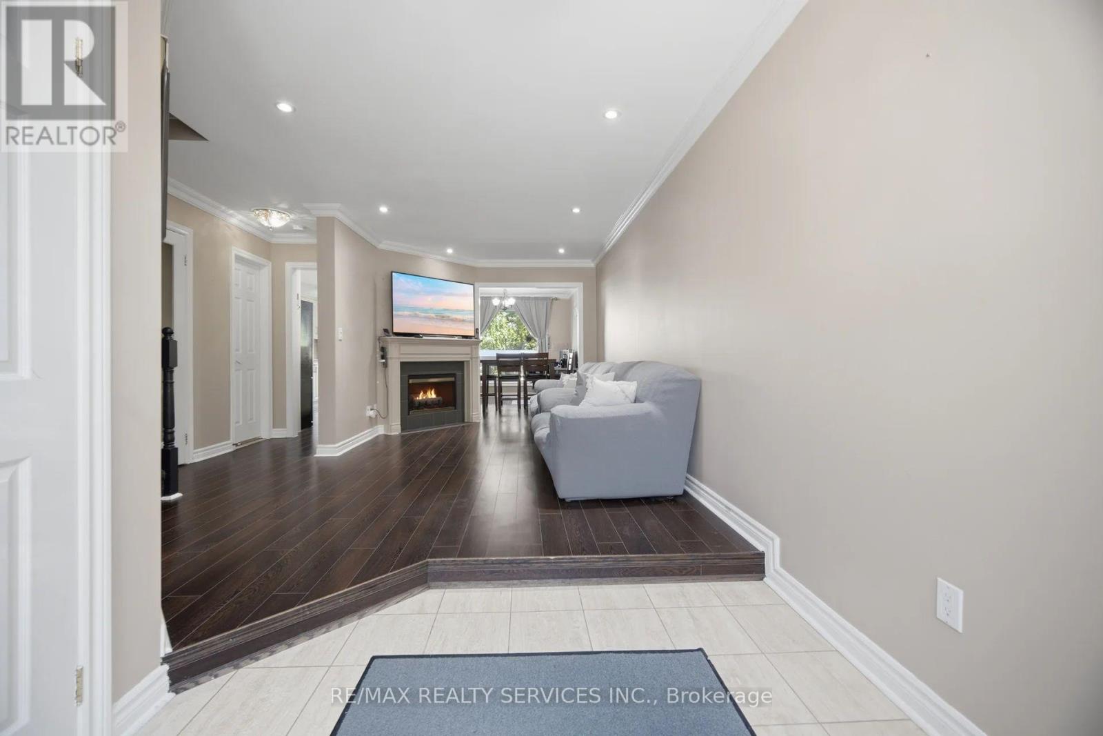 10 Hartnell Square, Brampton, Ontario  L6S 5W7 - Photo 4 - W13646090