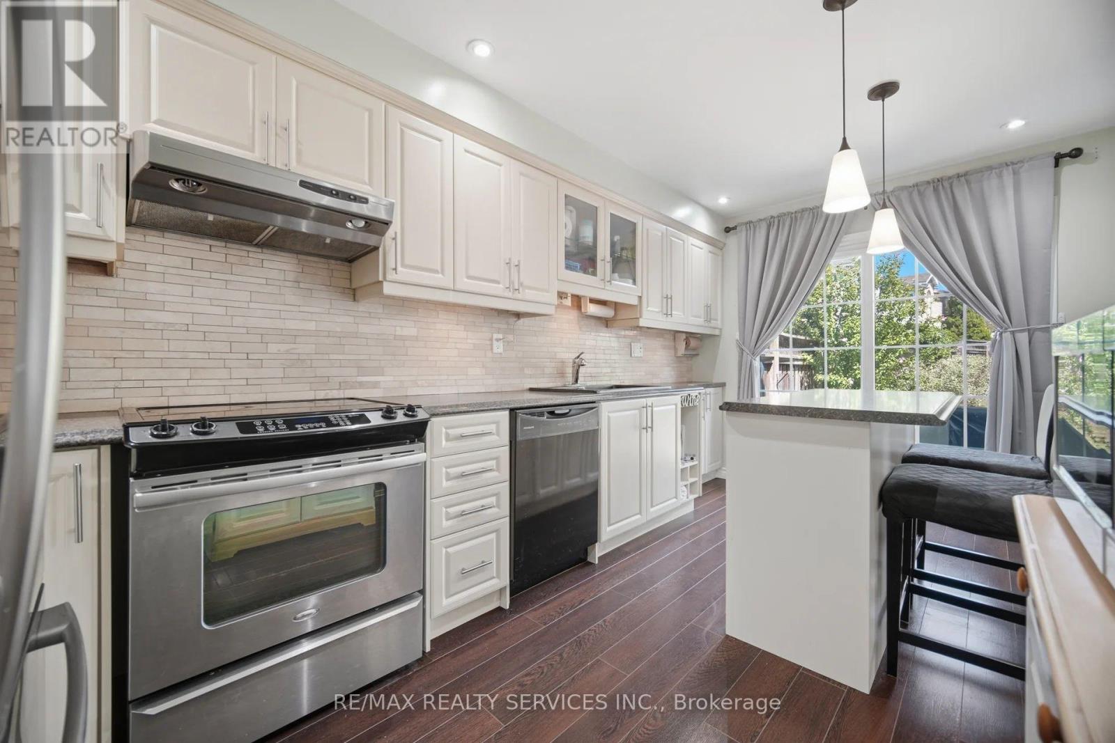 10 Hartnell Square, Brampton, Ontario  L6S 5W7 - Photo 9 - W13646090