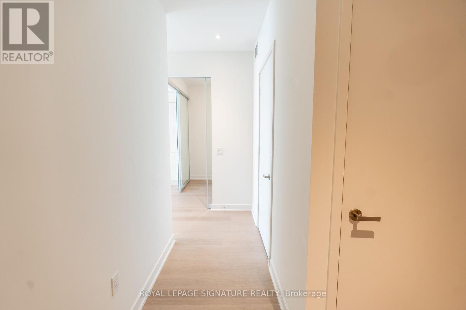 4312 - 448 Burnhamthorpe Road W, Mississauga, Ontario  L5B 0R4 - Photo 2 - W13646114