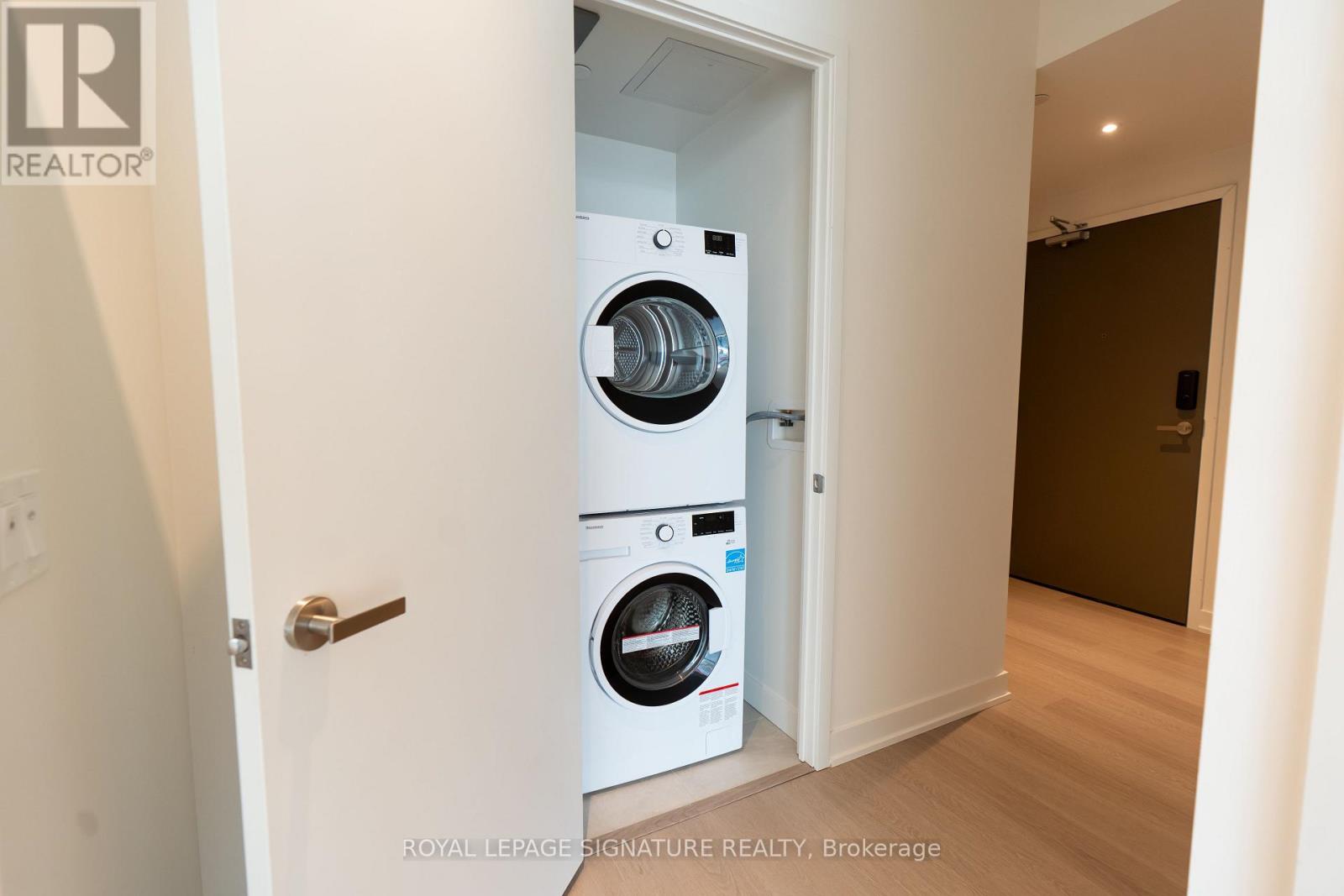 4312 - 448 Burnhamthorpe Road W, Mississauga, Ontario  L5B 0R4 - Photo 3 - W13646114