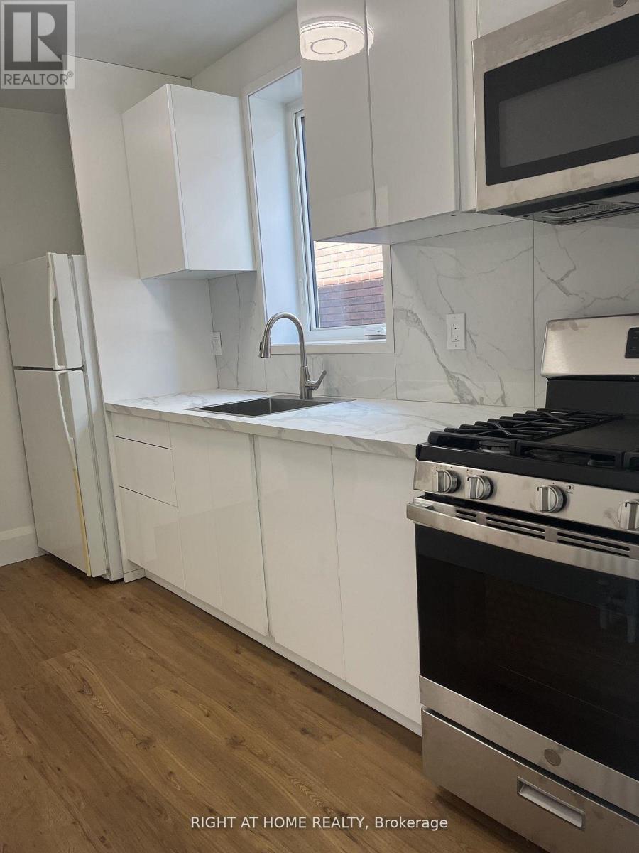 55 Beresford Avenue, Toronto, Ontario  M6S 3C2 - Photo 7 - W13646142