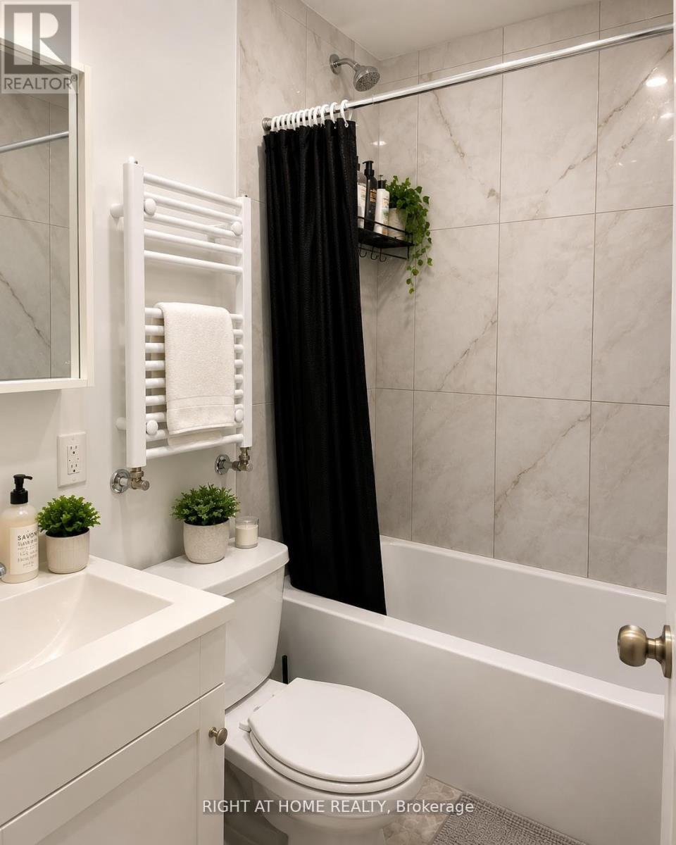 55 Beresford Avenue, Toronto, Ontario  M6S 3C2 - Photo 9 - W13646142
