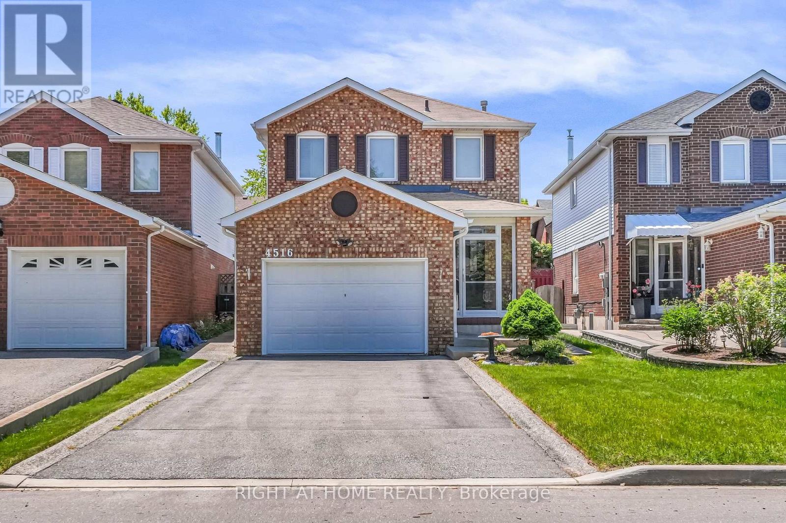 4516 Donegal Drive, Mississauga, Ontario  L5M 4G9 - Photo 2 - W13646186