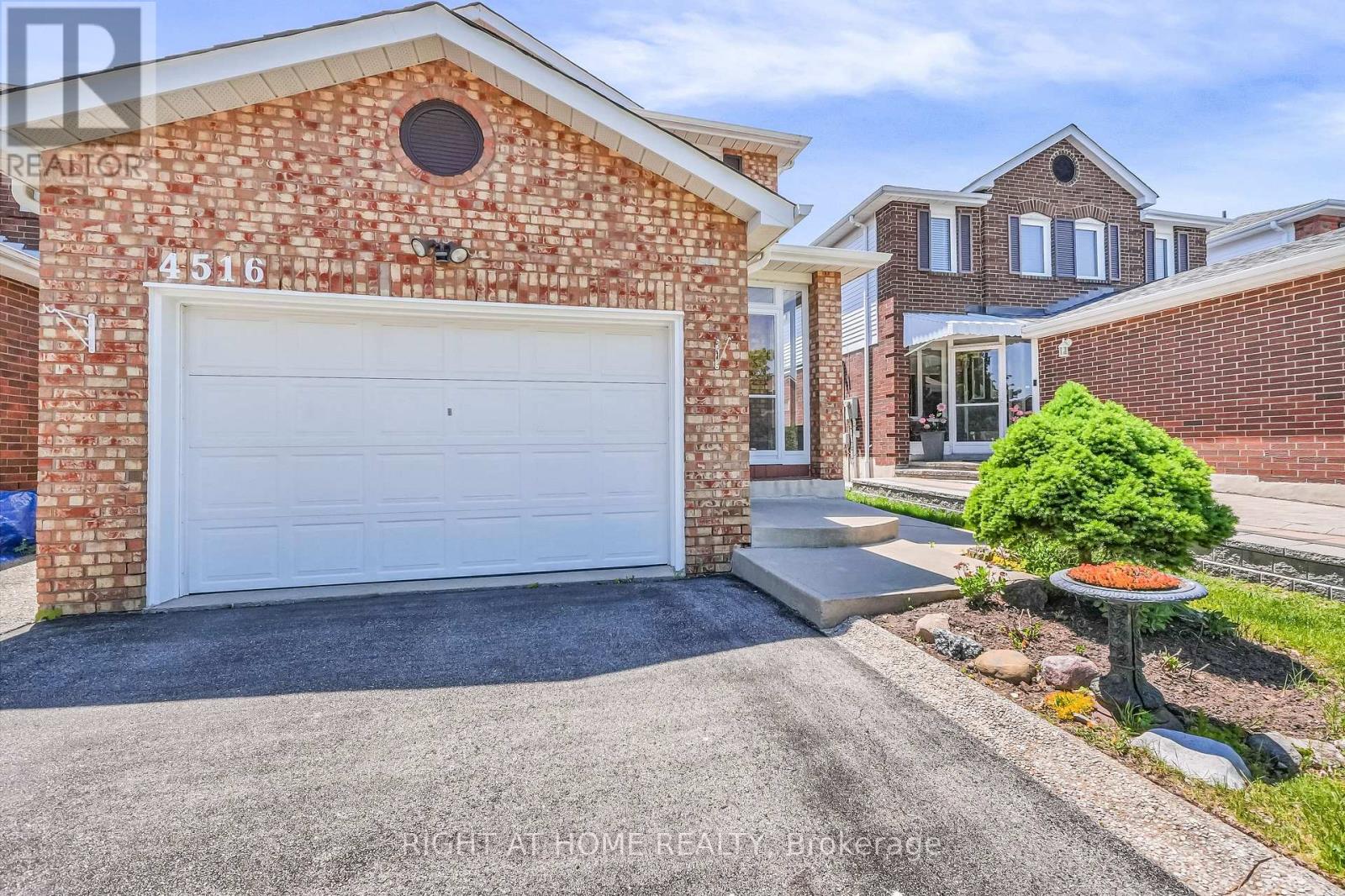 4516 Donegal Drive, Mississauga, Ontario  L5M 4G9 - Photo 3 - W13646186