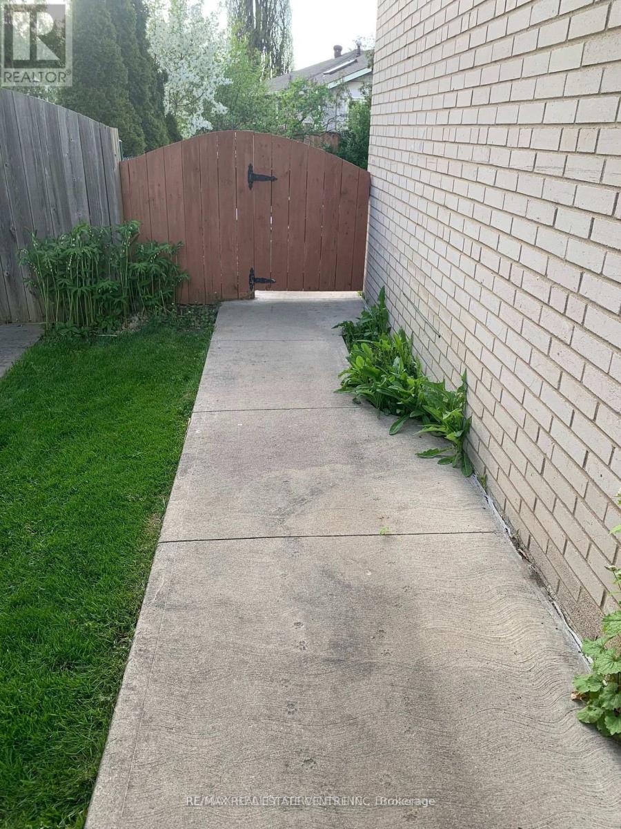 Lower - 166 Bartley Bull Parkway, Brampton, Ontario  L6W 2K3 - Photo 18 - W13646194