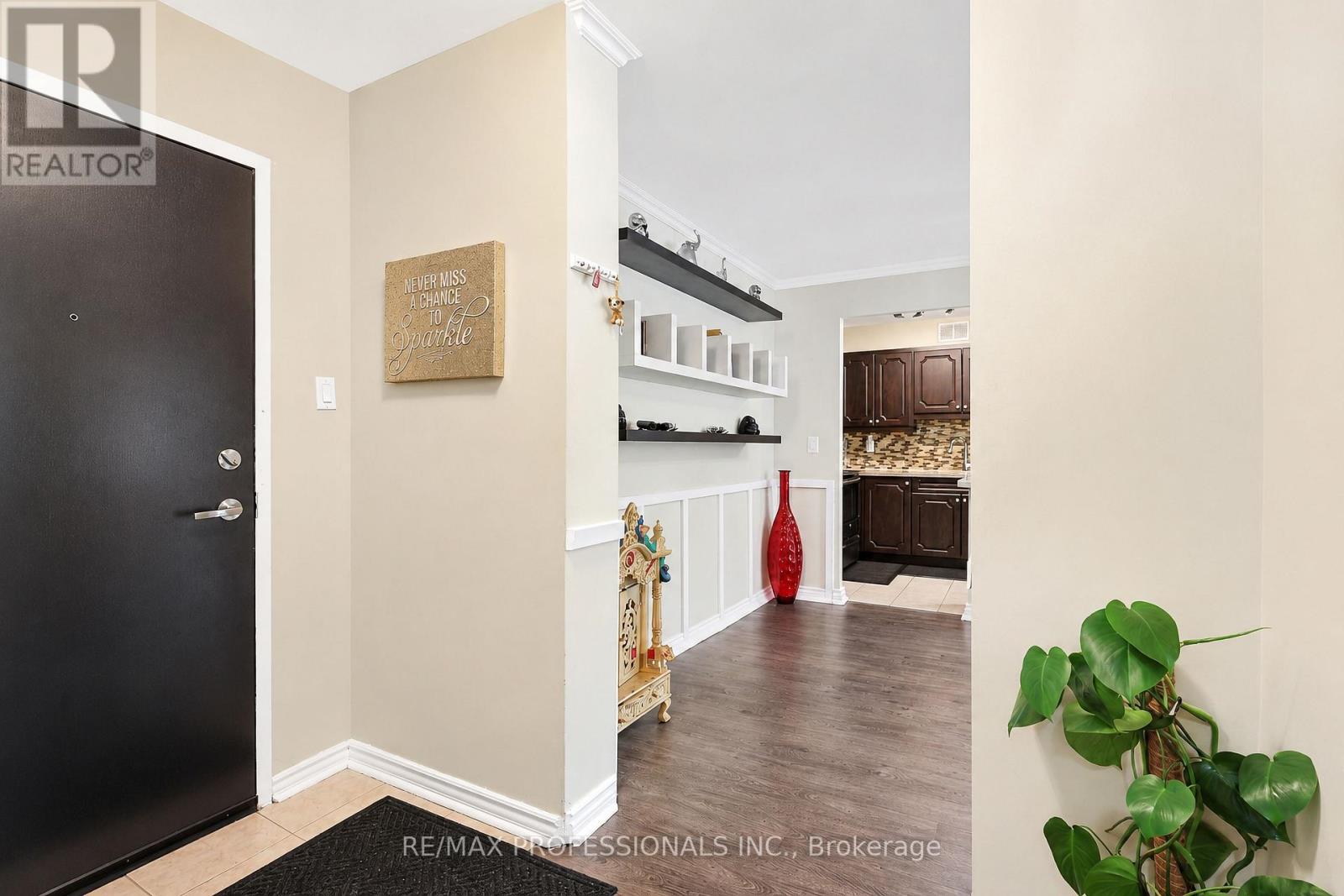 209 - 31 Four Winds Drive, Toronto, Ontario  M3J 1K9 - Photo 3 - W13646216