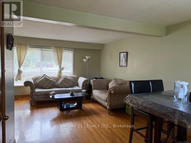 (Upper) - 25 Edenborough Drive, Brampton, Ontario  L6T 3A2 - Photo 2 - W13646226