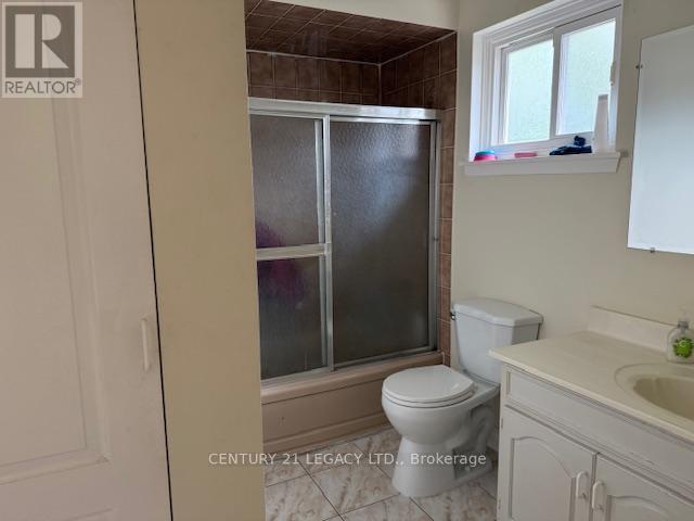(Upper) - 25 Edenborough Drive, Brampton, Ontario  L6T 3A2 - Photo 6 - W13646226