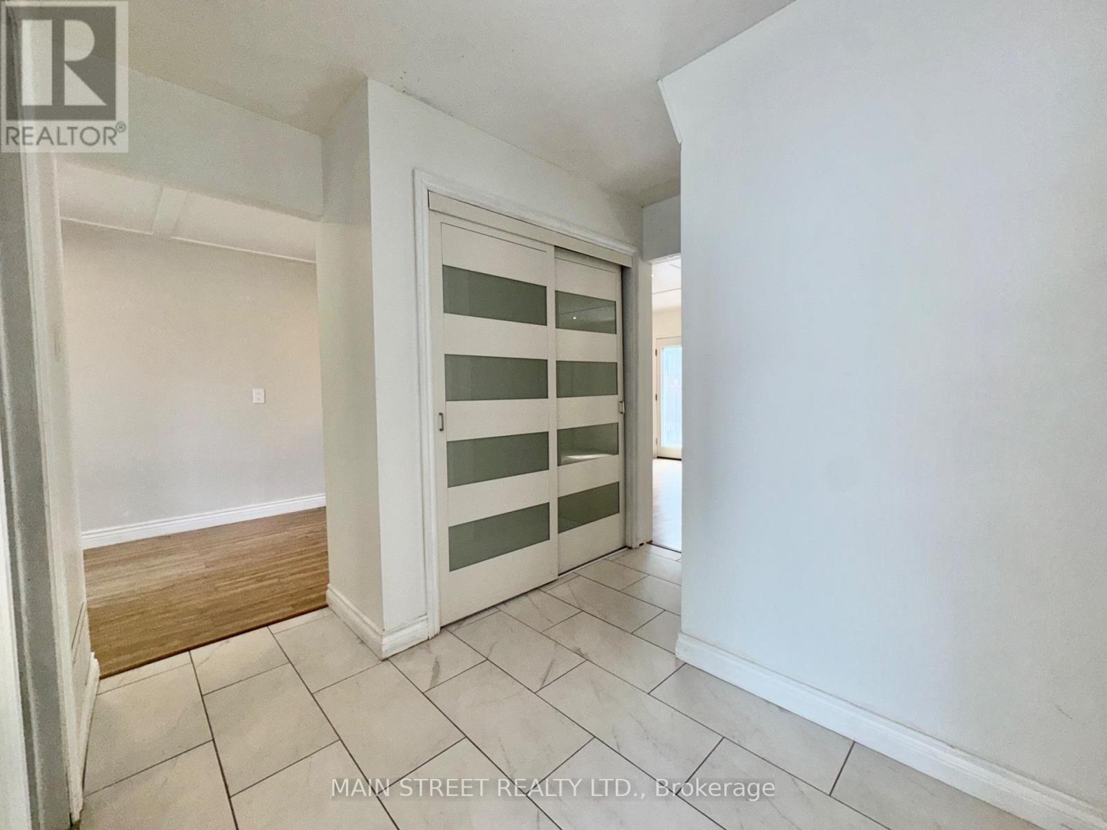 233 Thoms Crescent, Newmarket, Ontario  L3Y 1C9 - Photo 5 - N13645958