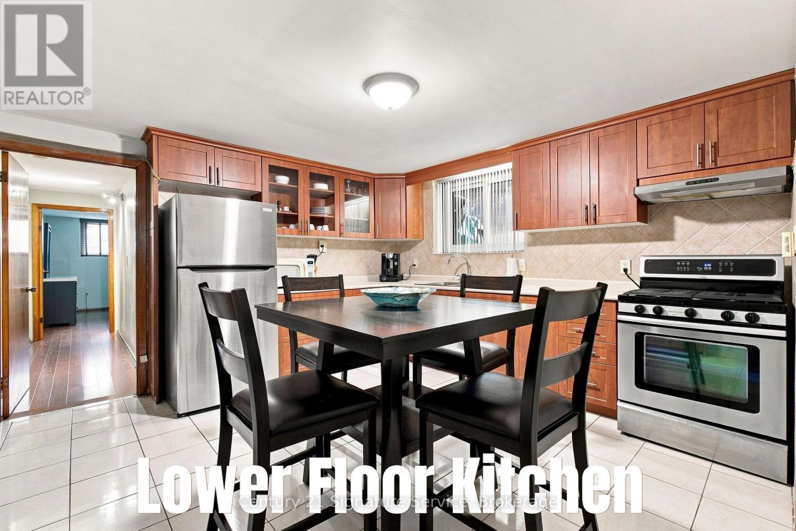 524 Silverthorn Avenue, Toronto, Ontario  M6M 3H7 - Photo 23 - W13623088