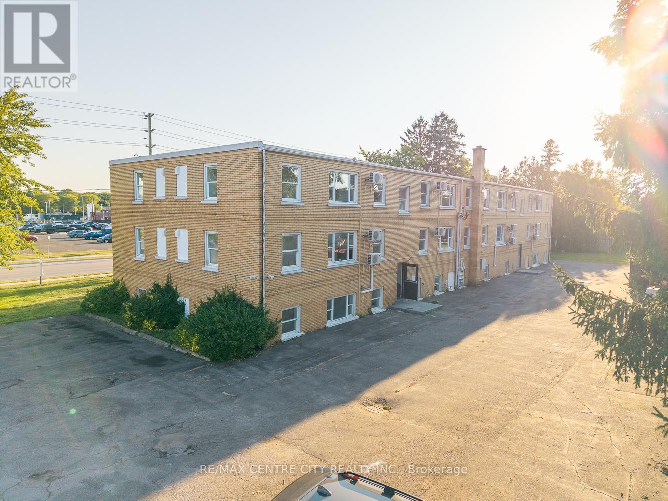 10 - 232 Elm Street, St. Thomas, Ontario  N5R 1J5 - Photo 21 - X12533898