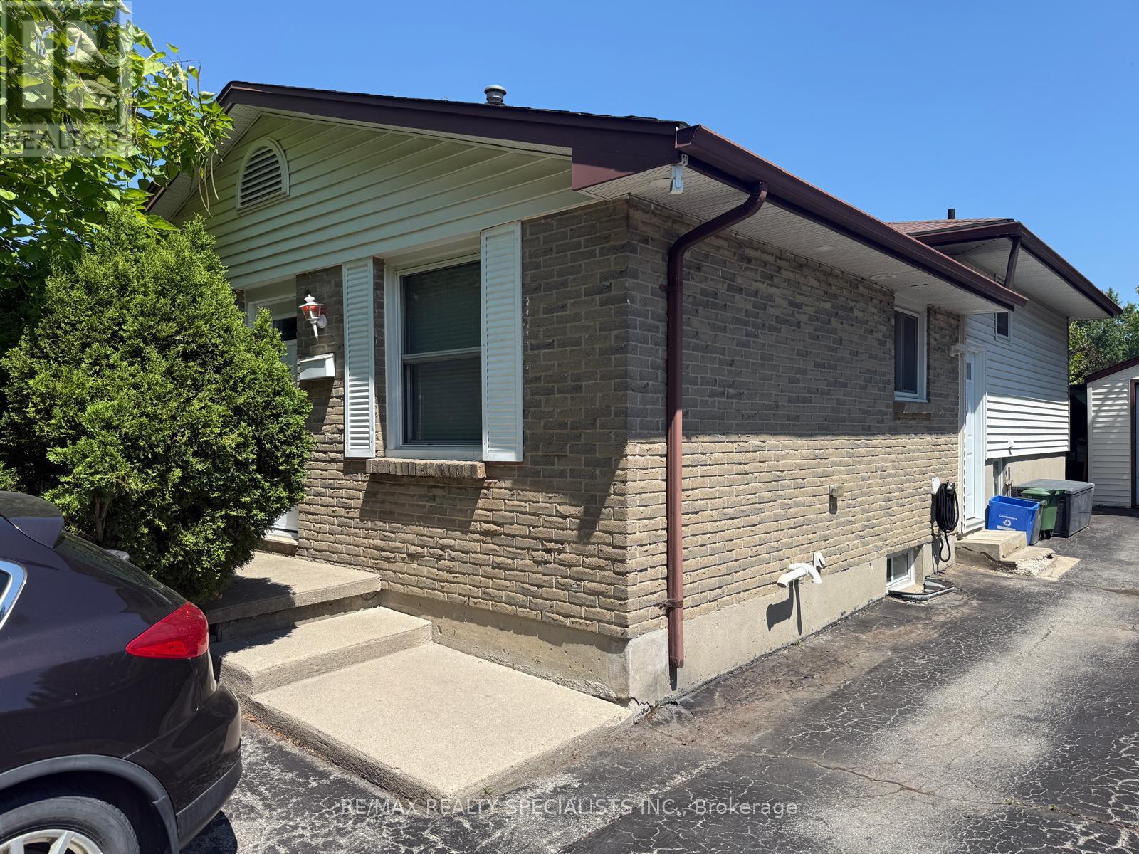 8 KINTAIL CRESCENT, London South, Ontario