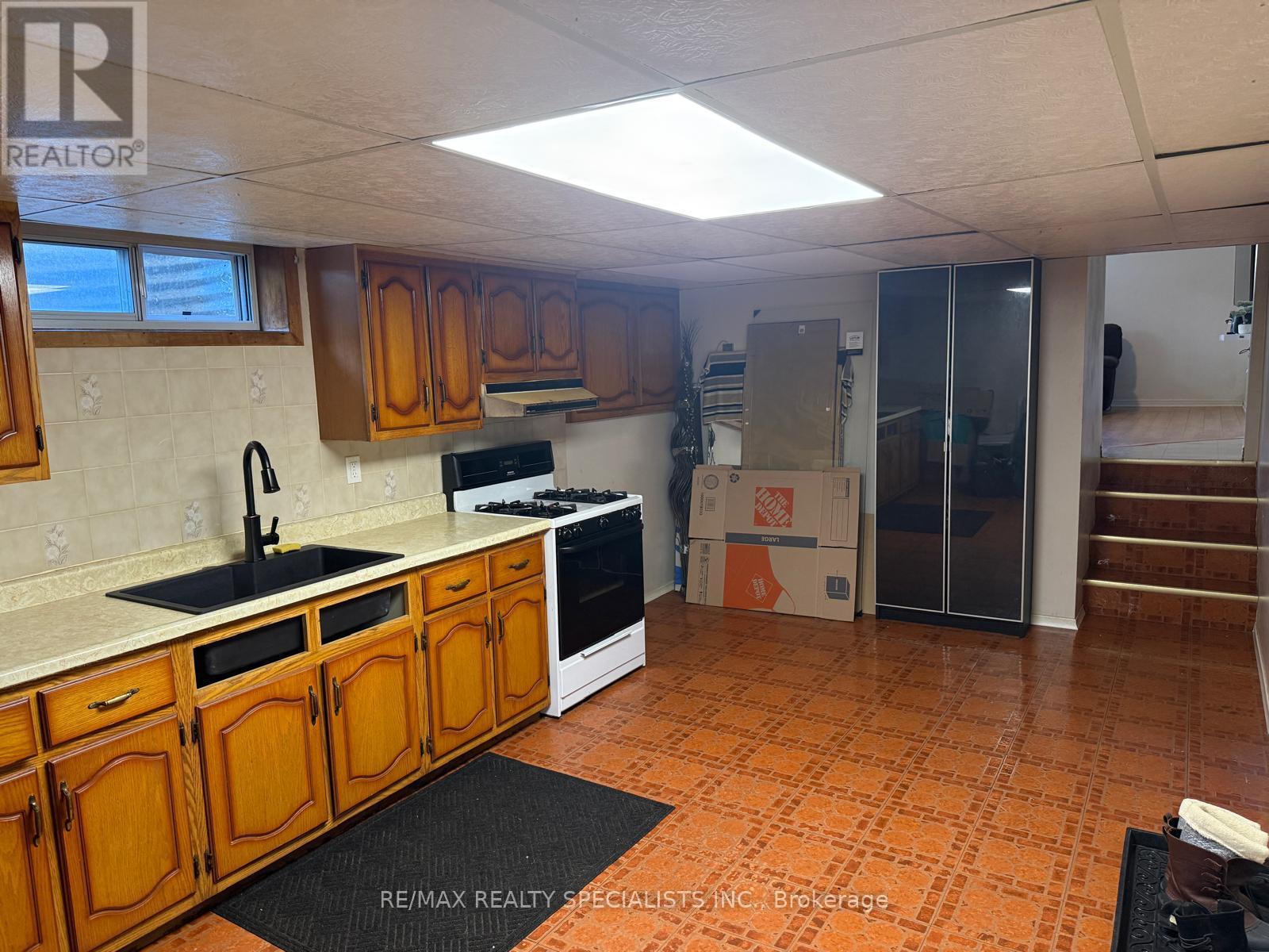 8 Kintail Crescent, London South, Ontario N6E 1J5 - Photo 6 - X13635548
