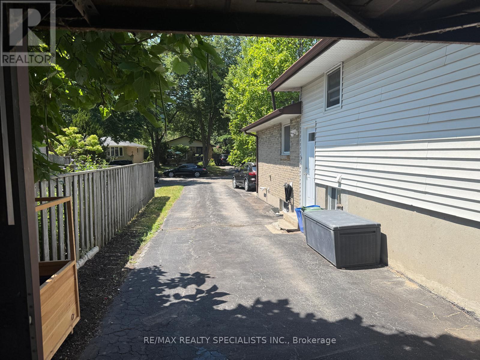 8 Kintail Crescent, London South, Ontario N6E 1J5 - Photo 2 - X13635548