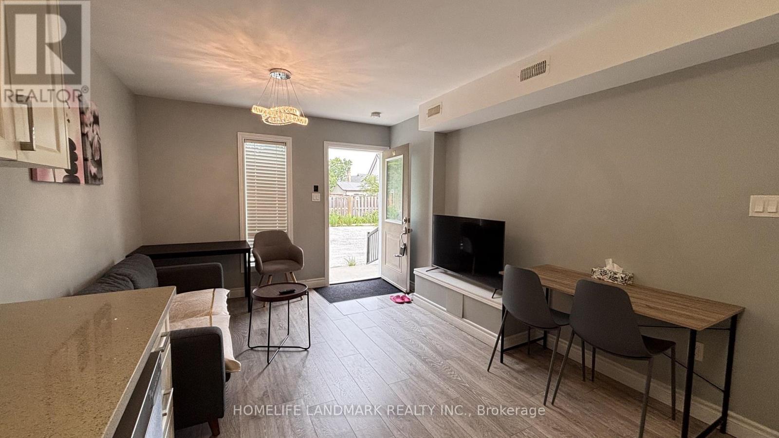 122 Courtland Avenue E, Waterloo, Ontario  N2G 0B8 - Photo 3 - X13645966