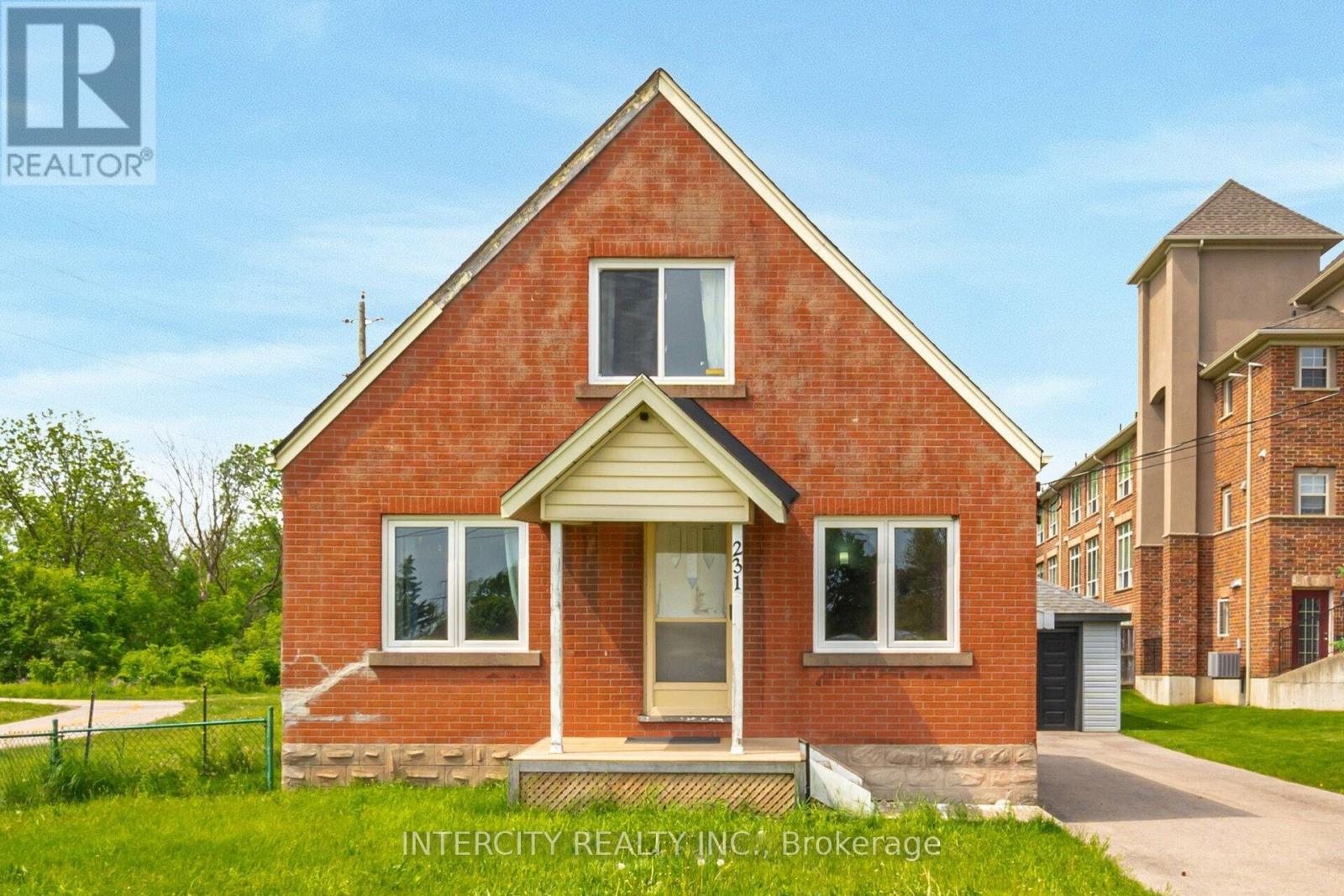 231 Lawrence Avenue, Kitchener, Ontario  N2M 1Y3 - Photo 1 - X13646018