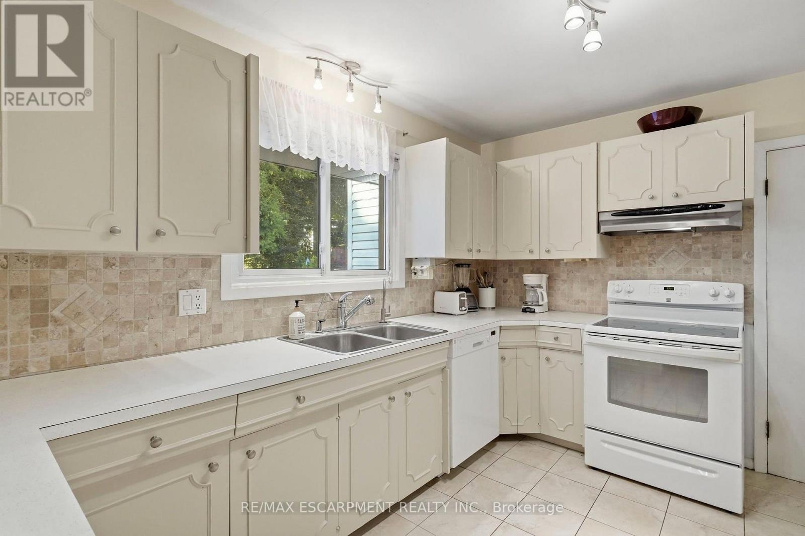 31 Valerie Drive, St. Catharines, Ontario  L2T 3G3 - Photo 10 - X13646150