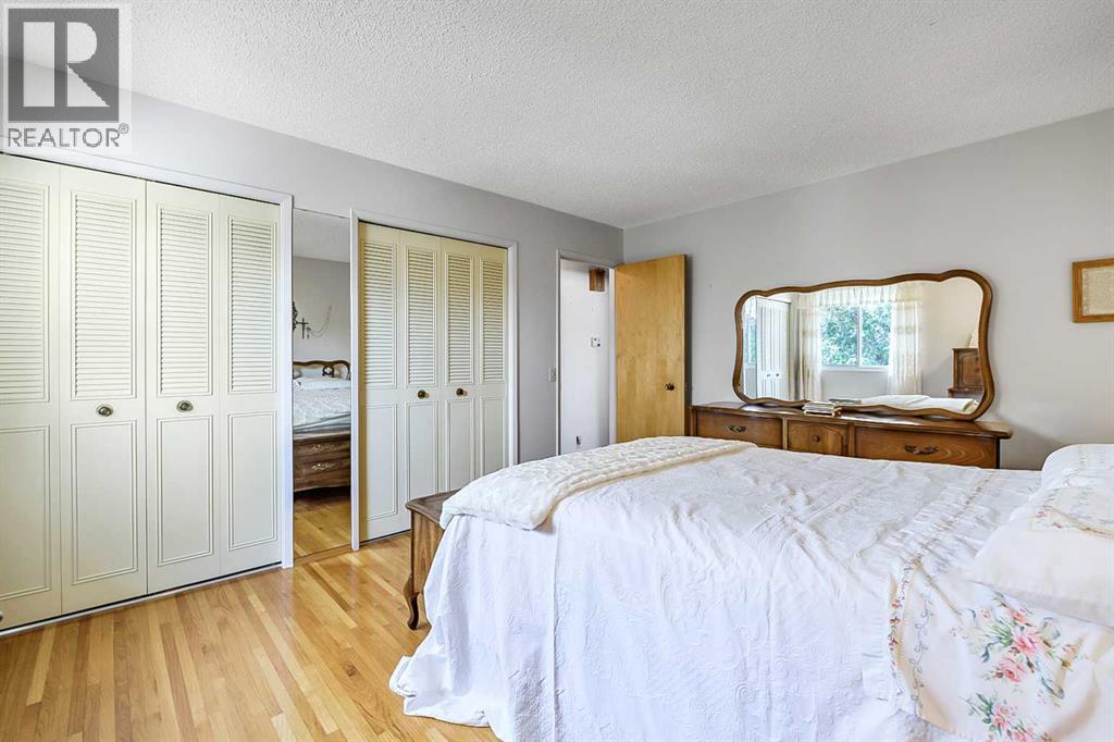 832 Canna Crescent SW, Calgary, Alberta  T2W 1N9 - Photo 11 - A2334420
