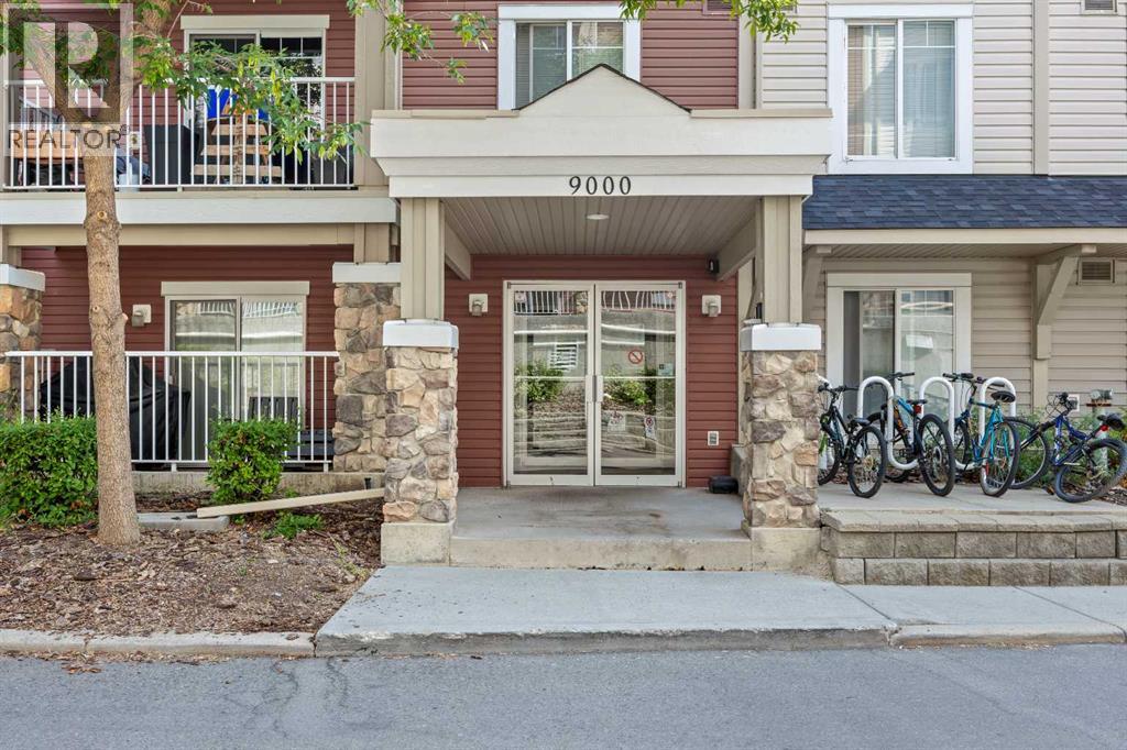 9216, 70 Panamount Drive NW, Calgary, Alberta  T3K 6G8 - Photo 2 - A2335059