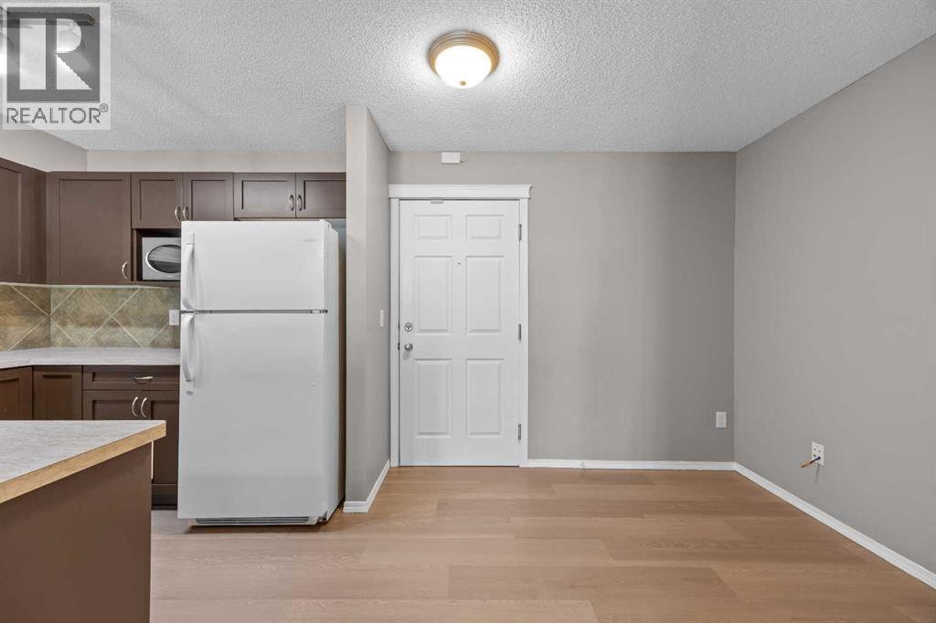 9216, 70 Panamount Drive NW, Calgary, Alberta  T3K 6G8 - Photo 4 - A2335059