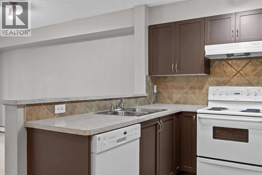 9216, 70 Panamount Drive NW, Calgary, Alberta  T3K 6G8 - Photo 7 - A2335059