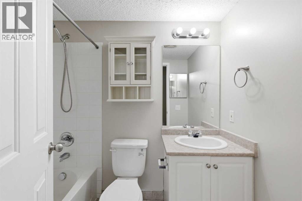 102, 17 Country Village Bay NE, Calgary, Alberta  T3K 5Z3 - Photo 11 - A2335212