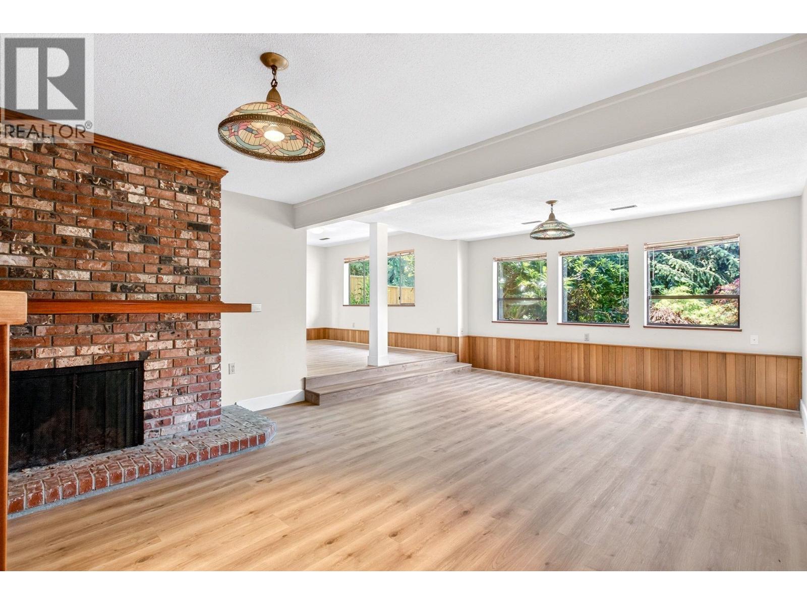 5600 Grousewoods Place, North Vancouver, British Columbia  V7R 4T4 - Photo 3 - R3153339