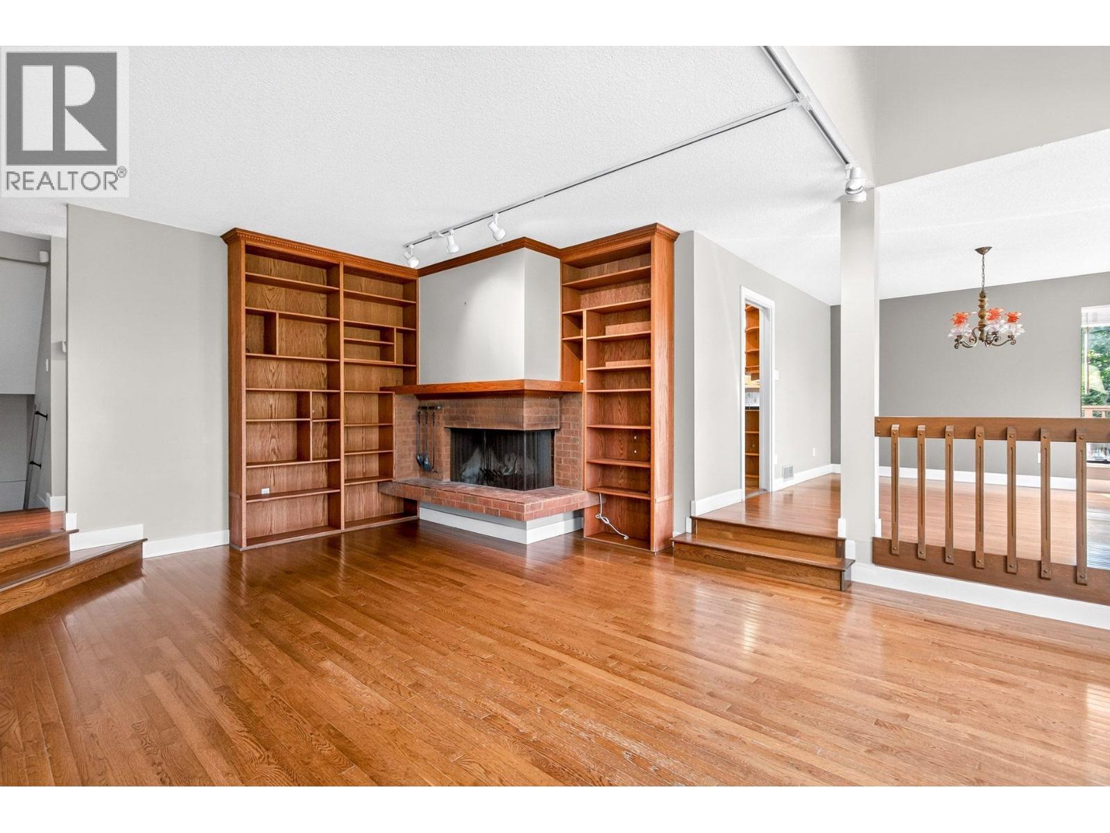 5600 Grousewoods Place, North Vancouver, British Columbia  V7R 4T4 - Photo 5 - R3153339