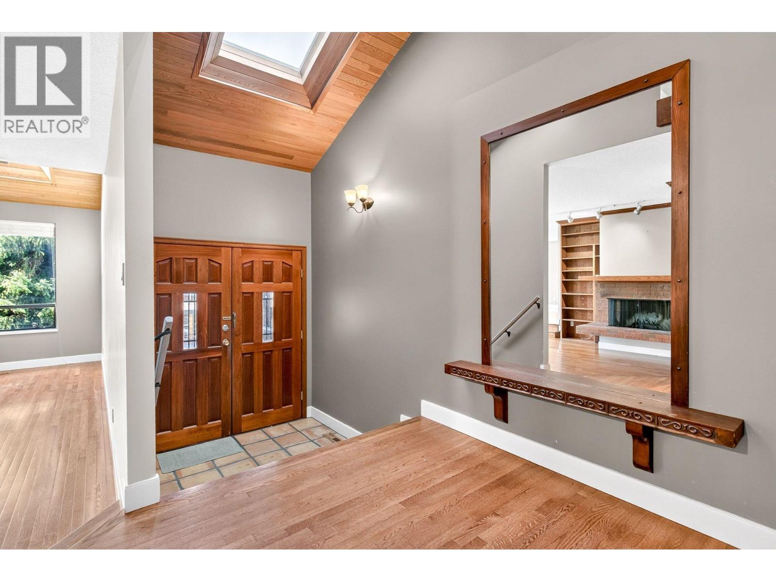 5600 Grousewoods Place, North Vancouver, British Columbia  V7R 4T4 - Photo 8 - R3153339