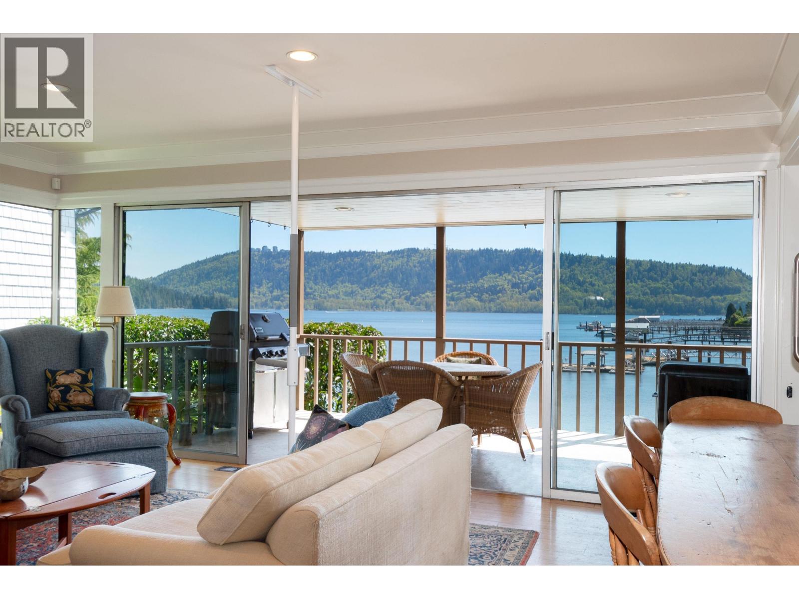 4455 Harris Place, North Vancouver, British Columbia V7G 1E9 - Photo 6 - R3153376