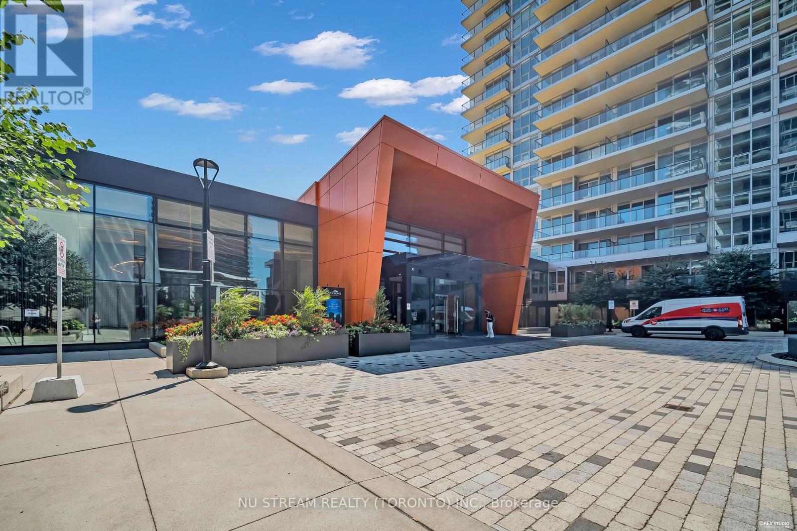 1105 - 95 Mcmahon Drive, Toronto, Ontario  M2K 0H2 - Photo 2 - C13646278