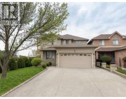 2 PINERIDGE Drive, Hamilton, Ontario