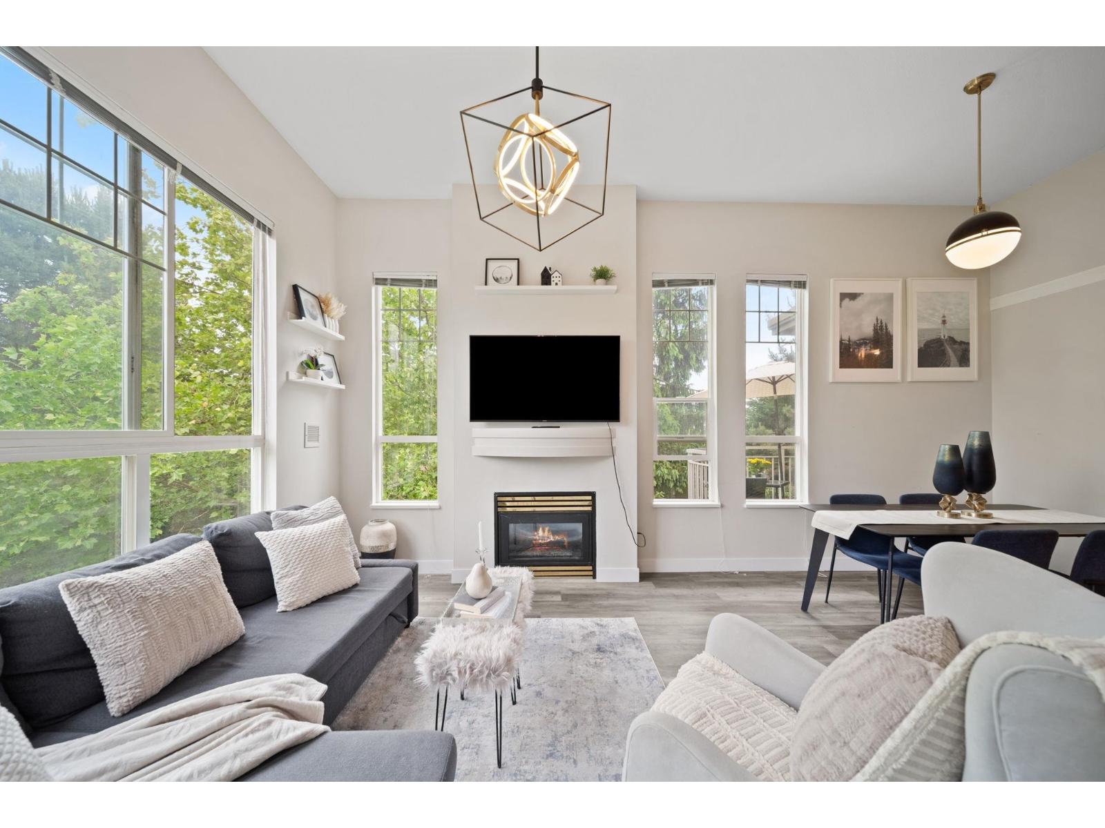 404 10186 155 Street, Surrey, British Columbia  V3R 0R6 - Photo 1 - R3153401