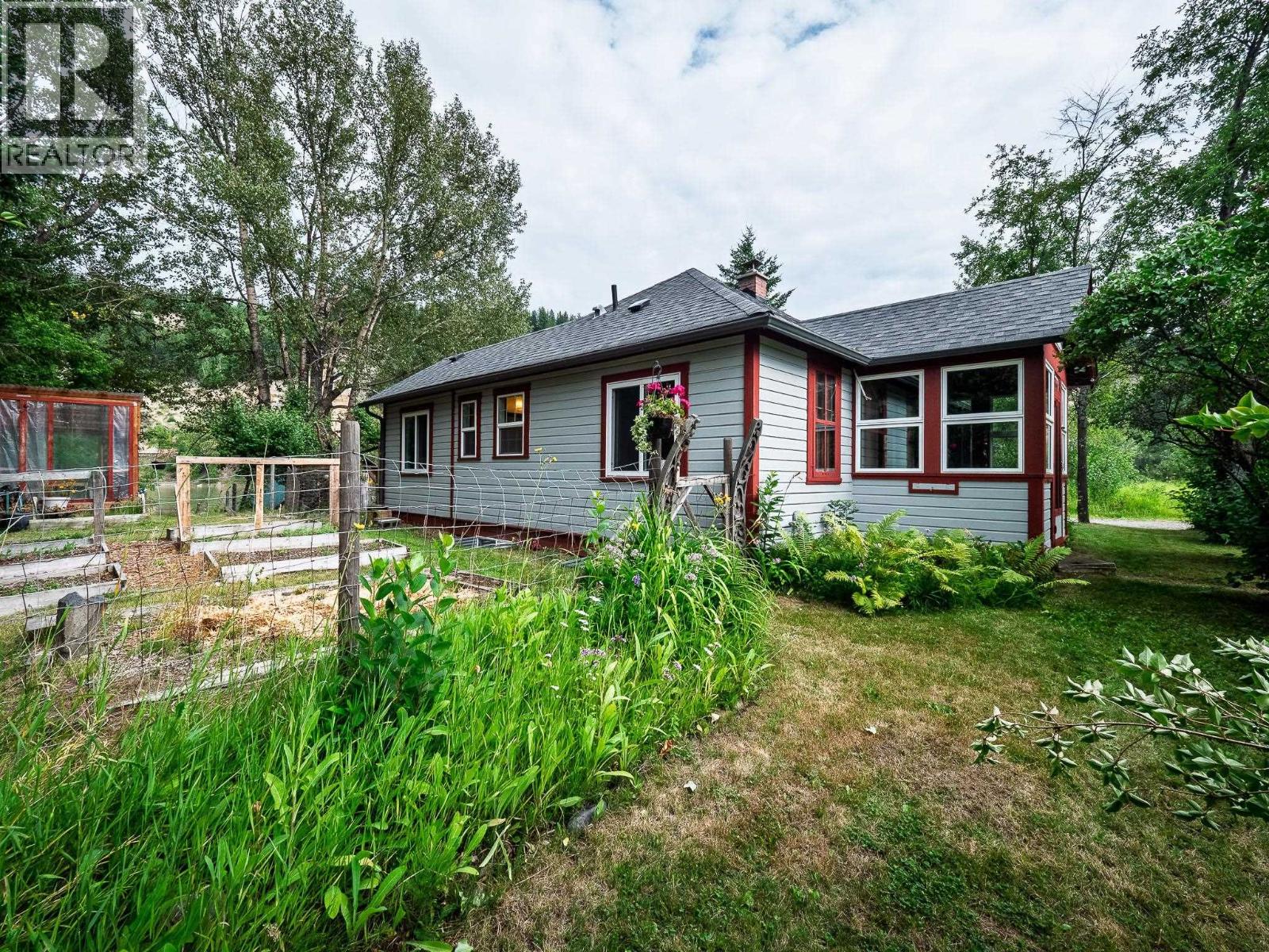 2688 Inlander Street, Prince George, British Columbia  V2L 1J9 - Photo 2 - R3153088