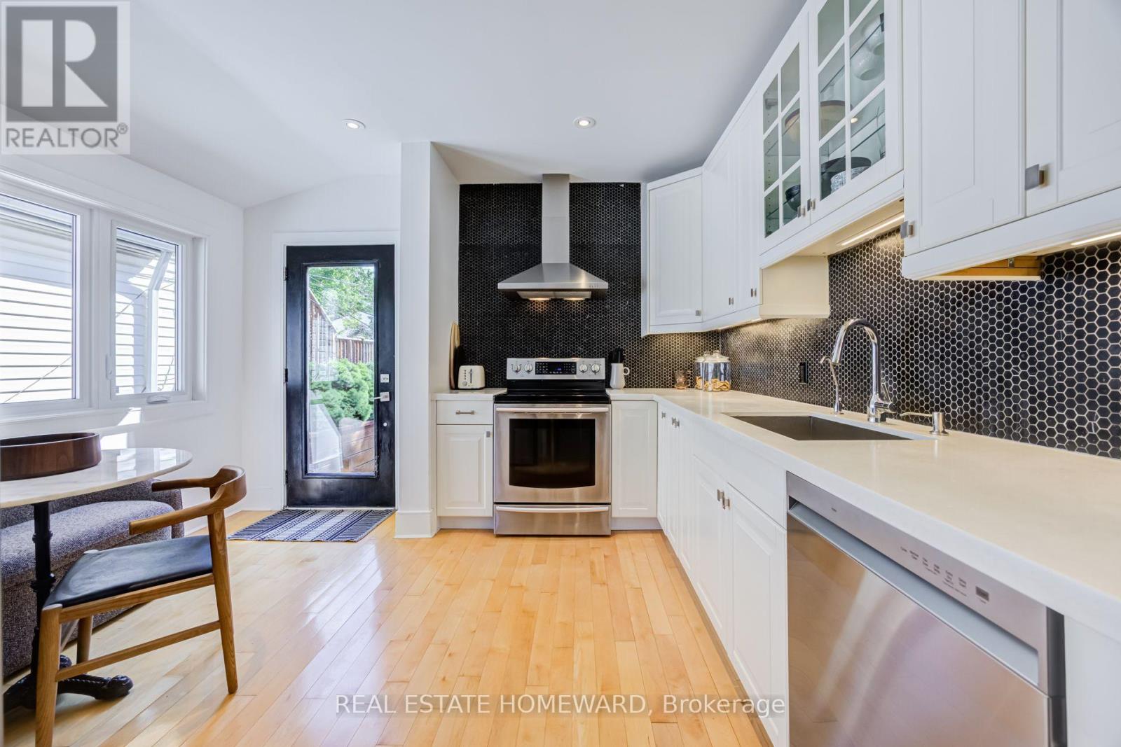 43 Amroth Avenue, Toronto, Ontario  M4C 4H3 - Photo 4 - E13646358