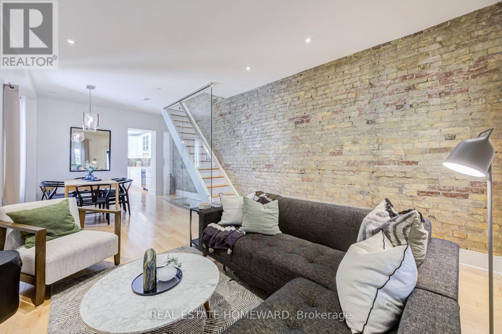 43 Amroth Avenue, Toronto, Ontario  M4C 4H3 - Photo 7 - E13646358