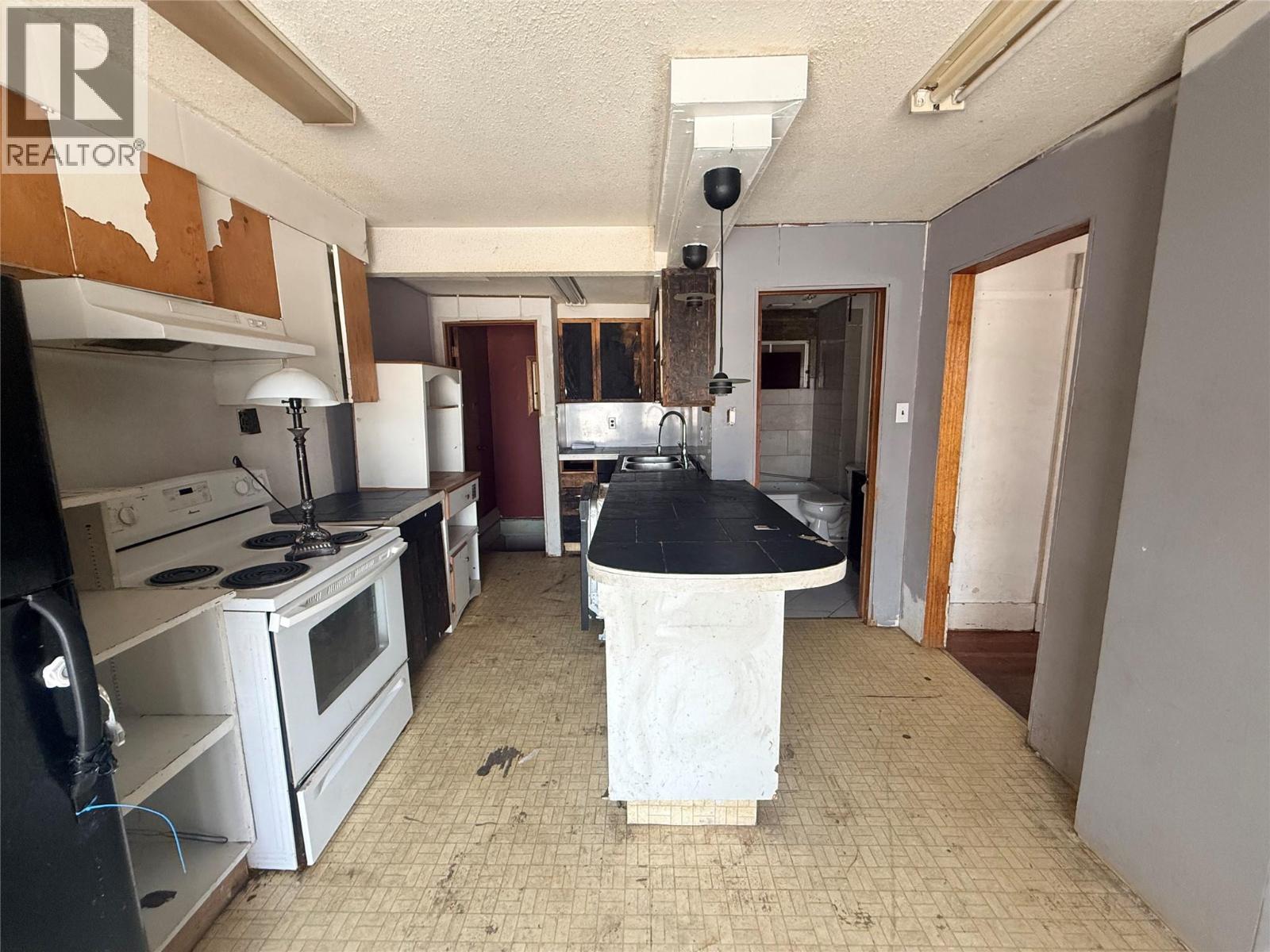 304 Mcanally Street, Trail, British Columbia  V1R 3R4 - Photo 12 - 10389199