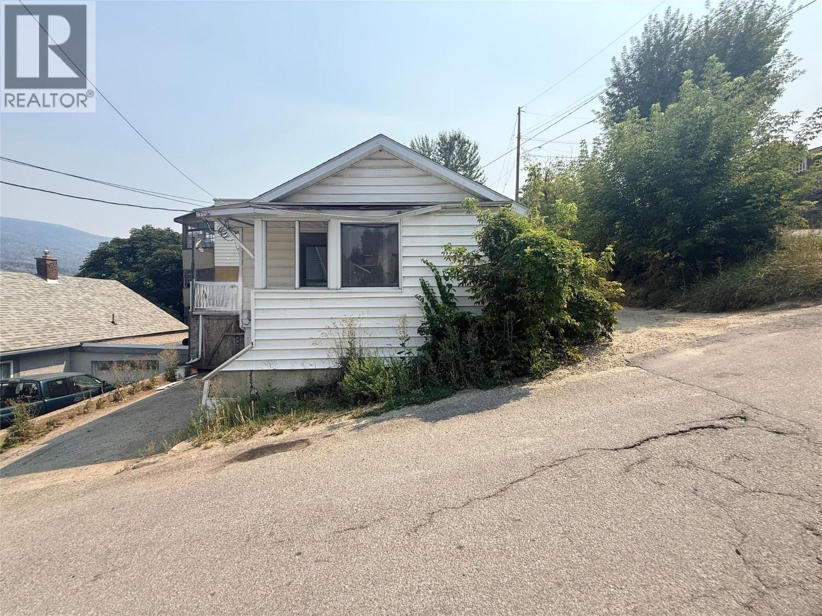 304 Mcanally Street, Trail, British Columbia  V1R 3R4 - Photo 2 - 10389199