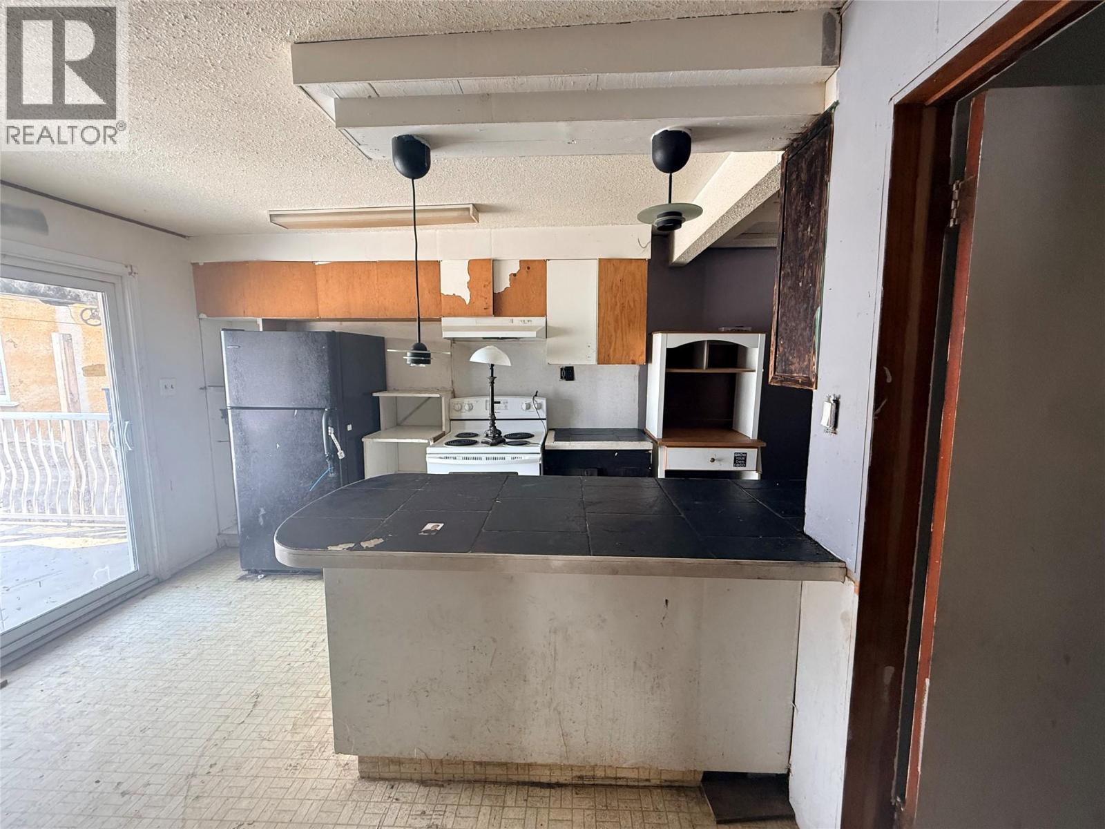 304 Mcanally Street, Trail, British Columbia  V1R 3R4 - Photo 11 - 10389199
