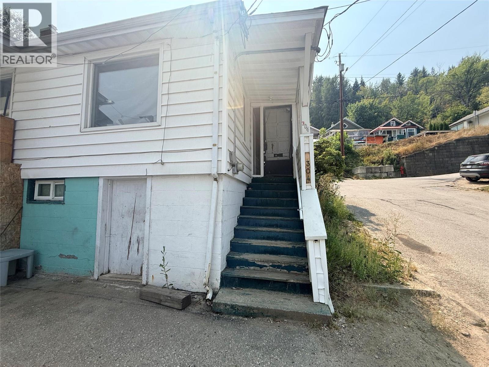 304 Mcanally Street, Trail, British Columbia  V1R 3R4 - Photo 4 - 10389199