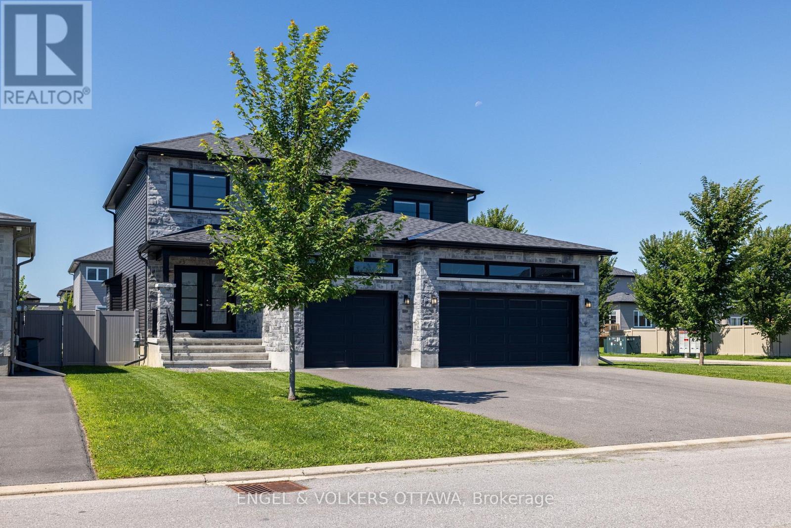 501 Lucent Street, Russell, Ontario  K4R 0G3 - Photo 2 - X13646274