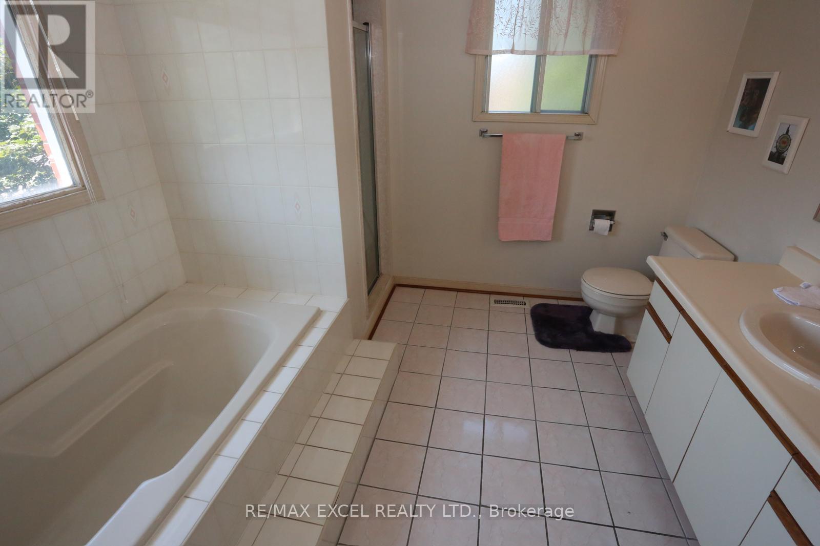 93 Olivewood Drive, Markham, Ontario  L3S 3E2 - Photo 9 - N13641754