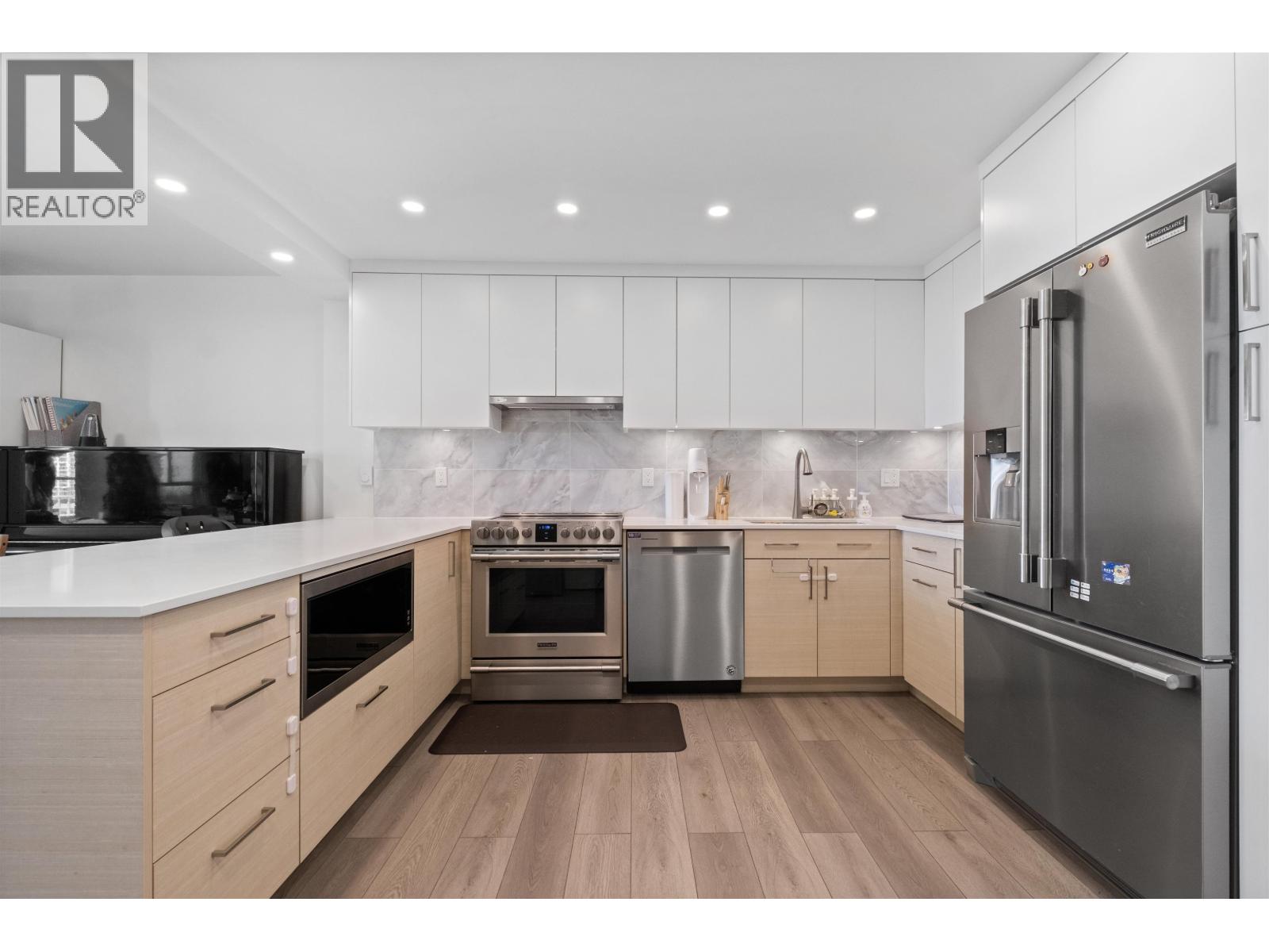1404 4350 Beresford Street, Burnaby, British Columbia  V5H 4K9 - Photo 1 - R3153323