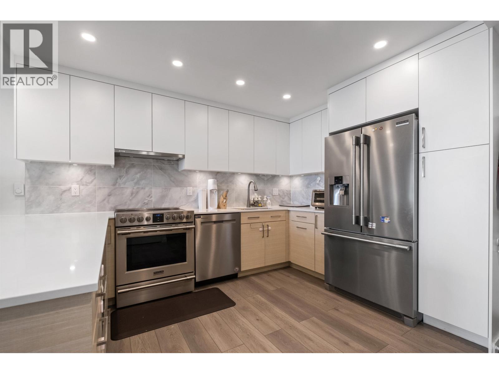 1404 4350 Beresford Street, Burnaby, British Columbia  V5H 4K9 - Photo 2 - R3153323