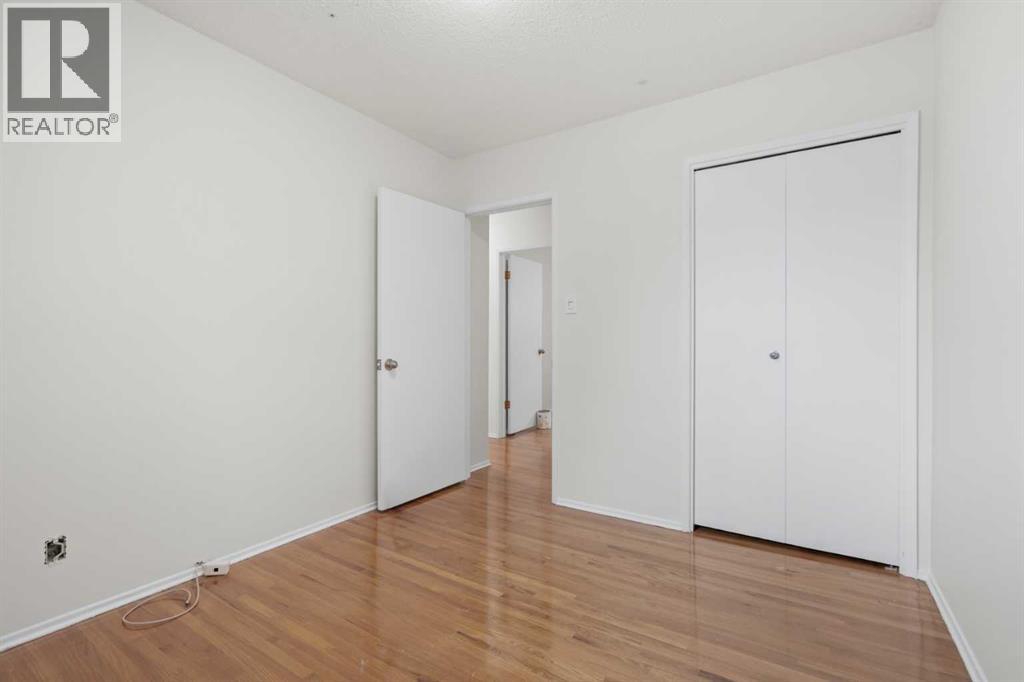 6215 Thorncliffe Drive NW, Calgary, Alberta  T2K 3A6 - Photo 17 - A2324574