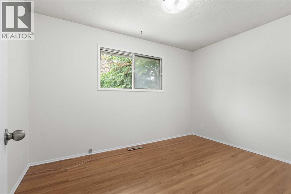 6215 Thorncliffe Drive NW, Calgary, Alberta  T2K 3A6 - Photo 12 - A2324574